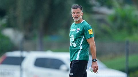 HLV Anthony Hudson: ‘Thái Lan không phải ứng cử viên vô địch, Việt Nam mạnh hơn’